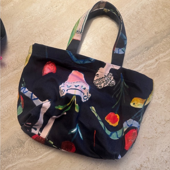 Lisa says gah museum baby tote - Picture 2 of 2